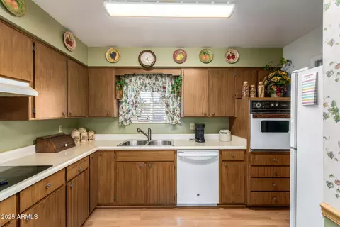 Kitchen - 6337 Evergreen St, Mesa, AZ 85205 photo 3 of 4