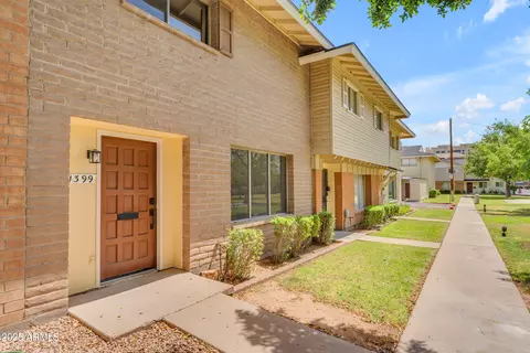 1399 N 44th St, Phoenix, AZ 85008