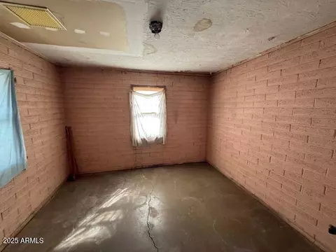 Bedroom - 3155 E Mobile Ln, Phoenix, AZ 85040 photo 1 of 2