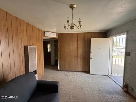 Living - 3155 E Mobile Ln, Phoenix, AZ 85040 photo 1 of 2