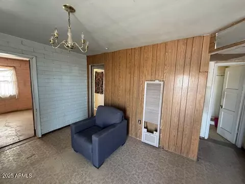 Living - 3155 E Mobile Ln, Phoenix, AZ 85040 photo 2 of 2
