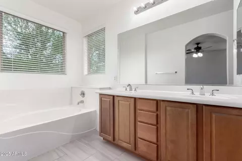 Bath - 4368 E Cullumber St, Gilbert, AZ 85234 photo 1 of 3