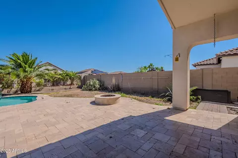 Exterior - 514 E Pearce Rd, Phoenix, AZ 85042 photo 5 of 8