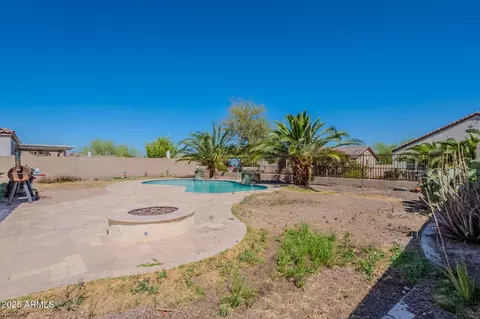 Exterior - 514 E Pearce Rd, Phoenix, AZ 85042 photo 6 of 8