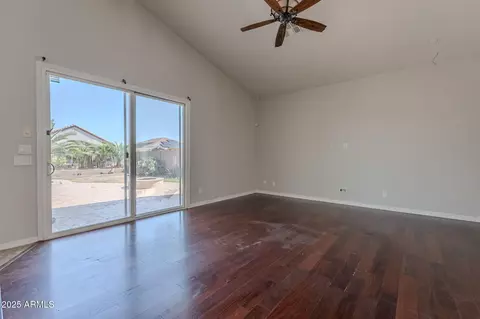 Living - 514 E Pearce Rd, Phoenix, AZ 85042 photo 3 of 4