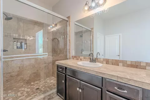 Bath - 514 E Pearce Rd, Phoenix, AZ 85042 photo 3 of 3