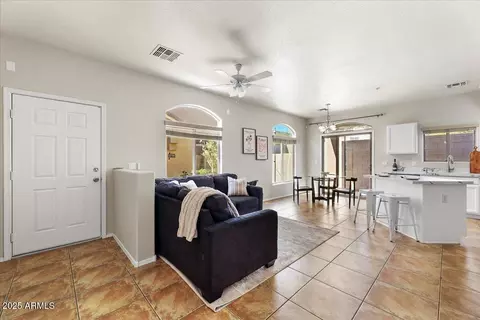 2402 E 5th St #1741, Tempe, AZ 85281