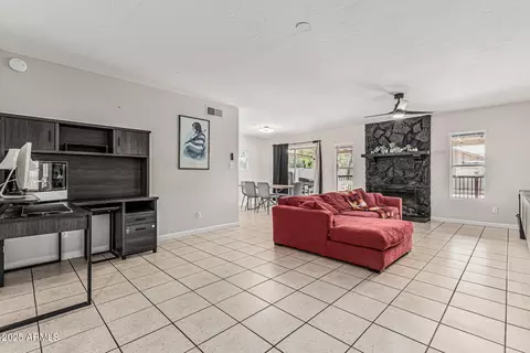 Living - 3047 W Sandra Ter, Phoenix, AZ 85053 photo 2 of 2
