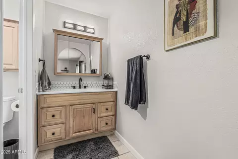 Bath - 3047 W Sandra Ter, Phoenix, AZ 85053 photo 1 of 3