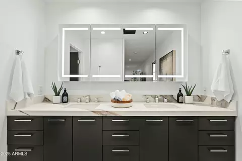 Bath - 5318 N 24th Pl, Phoenix, AZ 85016 photo 1 of 4