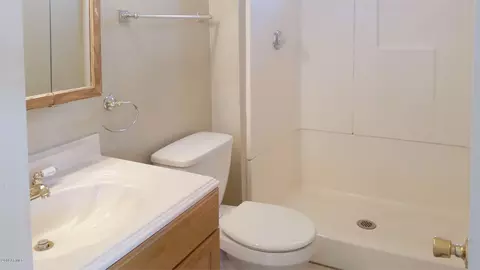 Bath - 7506 W Devonshire Ave, Phoenix, AZ 85033 photo 1 of 2