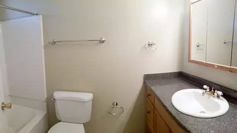 Bath - 7506 W Devonshire Ave, Phoenix, AZ 85033 photo 2 of 2