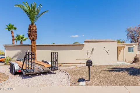 Exterior - 10472 W Devonshire Ave, Phoenix, AZ 85037 photo 2 of 10