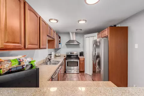 Kitchen - 10472 W Devonshire Ave, Phoenix, AZ 85037 photo 3 of 3