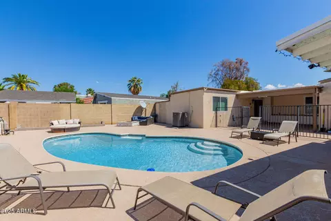 Exterior - 10472 W Devonshire Ave, Phoenix, AZ 85037 photo 7 of 10