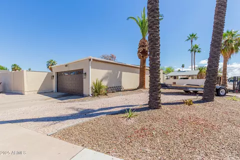 Exterior - 10472 W Devonshire Ave, Phoenix, AZ 85037 photo 4 of 10