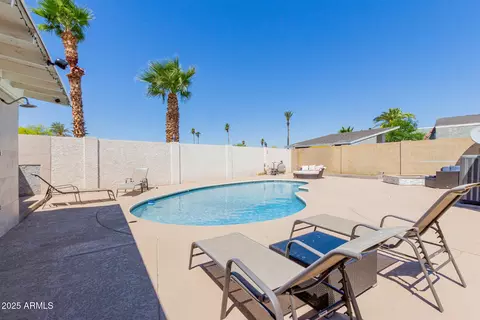 Exterior - 10472 W Devonshire Ave, Phoenix, AZ 85037 photo 6 of 10