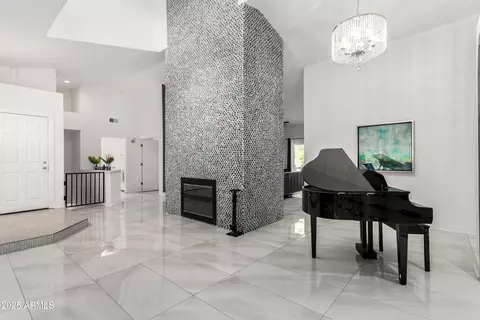 102 S Honeysuckle Ln, Gilbert, AZ 85296