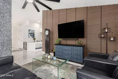 102 S Honeysuckle Ln, Gilbert, AZ 85296 photo 4