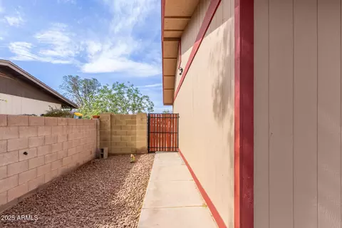 Exterior - 655 E Hondo Ave, Apache Junction, AZ 85119 photo 6 of 7