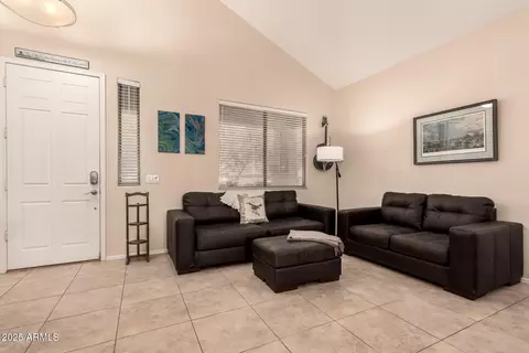 4834 E Robin Ln, Phoenix, AZ 85054 photo 6
