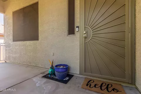 4834 E Robin Ln, Phoenix, AZ 85054 photo 4
