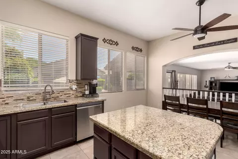 4834 E Robin Ln, Phoenix, AZ 85054 photo 16
