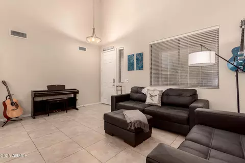 4834 E Robin Ln, Phoenix, AZ 85054 photo 7