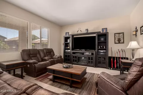 4834 E Robin Ln, Phoenix, AZ 85054 photo 11