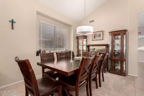 4834 E Robin Ln, Phoenix, AZ 85054 photo 8