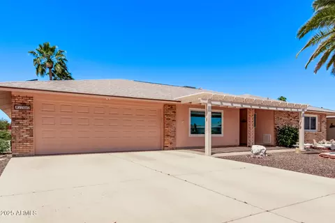 17642 N Whispering Oaks Dr, Sun City West, AZ 85375