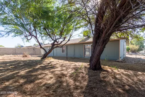 Exterior - 8640 W Mitchell Dr, Phoenix, AZ 85037 photo 4 of 6