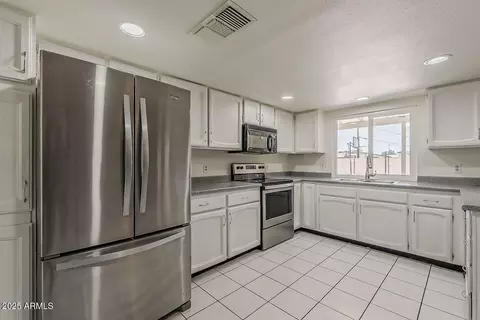 Kitchen - 10655 E Broadway Rd, Mesa, AZ 85208 photo 3 of 6