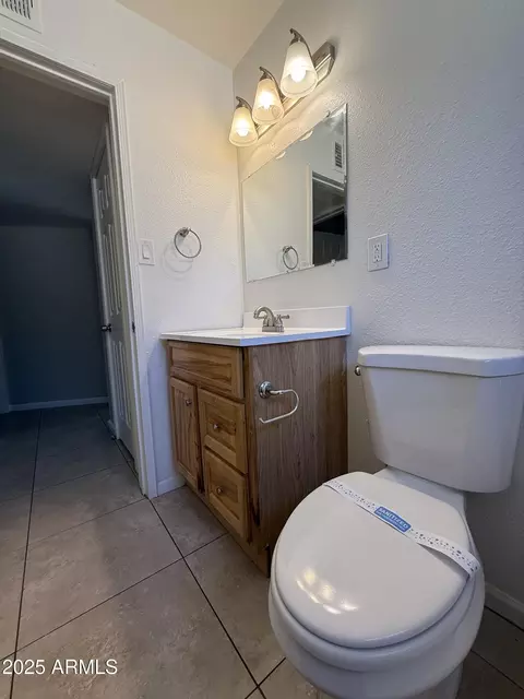 Bath - 2401 W Weldon Ave, Phoenix, AZ 85015 photo 3 of 6