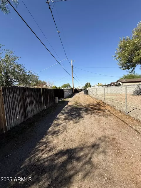 Entry Way - 2401 W Weldon Ave, Phoenix, AZ 85015 photo 5 of 5