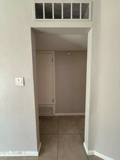 Entry Way - 2401 W Weldon Ave, Phoenix, AZ 85015 photo 2 of 5
