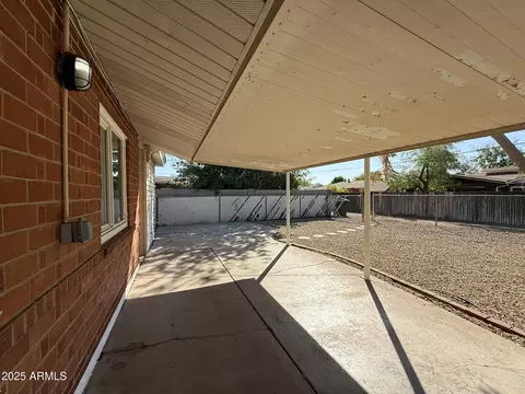Exterior - 2401 W Weldon Ave, Phoenix, AZ 85015 photo 3 of 13
