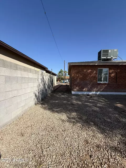Exterior - 2401 W Weldon Ave, Phoenix, AZ 85015 photo 5 of 13