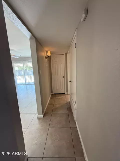 Entry Way - 2401 W Weldon Ave, Phoenix, AZ 85015 photo 4 of 5