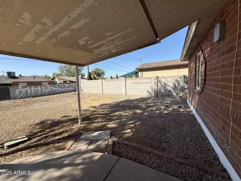 Exterior - 2401 W Weldon Ave, Phoenix, AZ 85015 photo 4 of 13