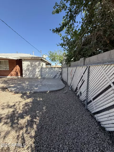 Exterior - 2401 W Weldon Ave, Phoenix, AZ 85015 photo 6 of 13