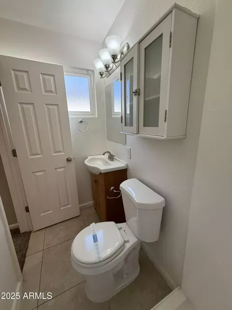 Bath - 2401 W Weldon Ave, Phoenix, AZ 85015 photo 6 of 6