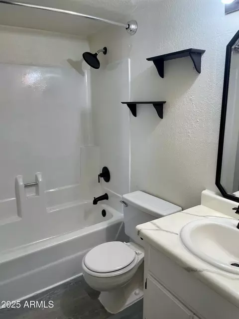 Bath - 2844 E Monte Cristo Ave, Phoenix, AZ 85032 photo 3 of 5