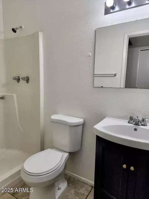 Bath - 2844 E Monte Cristo Ave, Phoenix, AZ 85032 photo 5 of 5