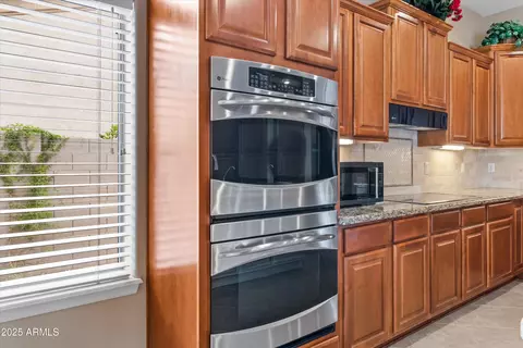 Kitchen - 2612 S Jacob St, Gilbert, AZ 85295 photo 4 of 5
