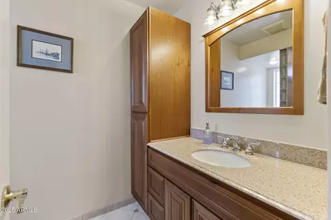 Bath - 3002 E Montecito Ave, Phoenix, AZ 85016 photo 3 of 3