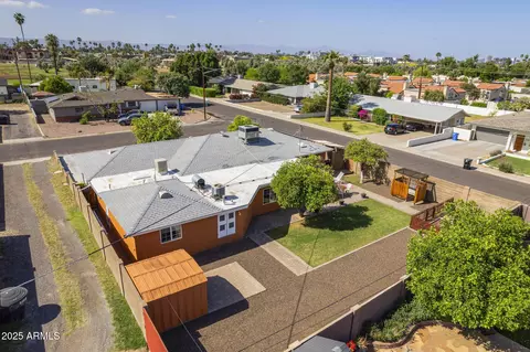 View/Area - 3002 E Montecito Ave, Phoenix, AZ 85016 photo 7 of 8