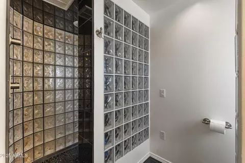 Bath - 3002 E Montecito Ave, Phoenix, AZ 85016 photo 2 of 3