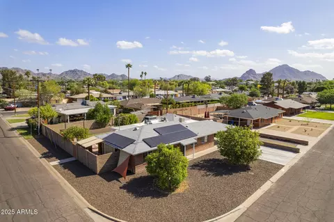View/Area - 3002 E Montecito Ave, Phoenix, AZ 85016 photo 2 of 8