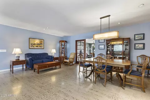 Dining - 3002 E Montecito Ave, Phoenix, AZ 85016 photo 4 of 5